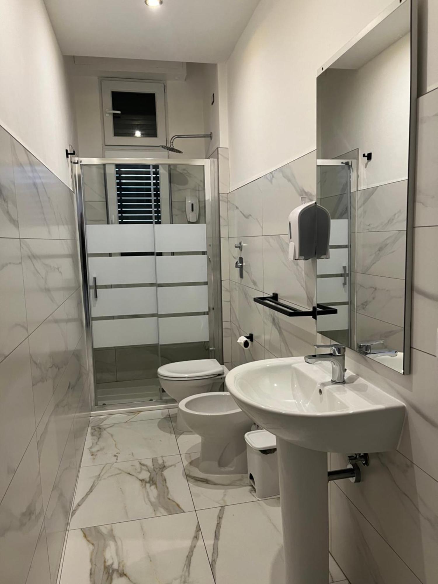 Jcube Apartments Bocconi Milano Exteriér fotografie